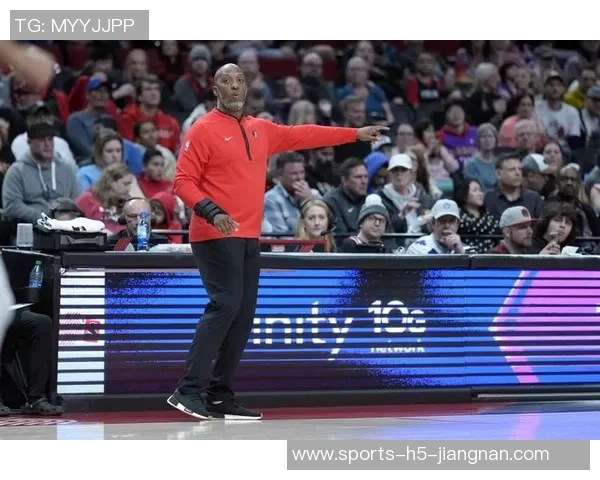 阿里纳斯节目组直言开拓者无望胜利应早早解雇昌西以节省开支