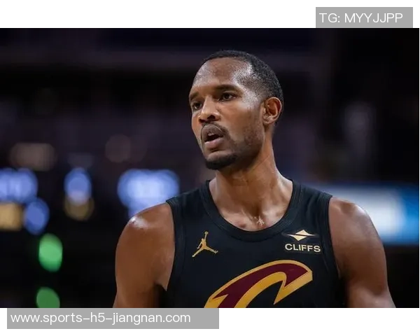 莫布里半场表现亮眼6中5砍下11分7篮板3助攻1抢断2盖帽正负值高达13